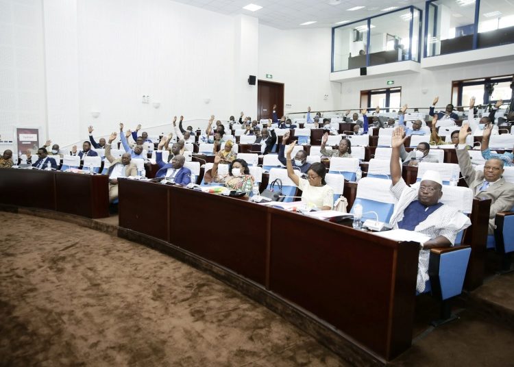 ASSEMBLEE NATIONALE : LES DEPUTES ADOPTENT LE PROJET DE LOI PORTANT CREATION DES REGIONS
