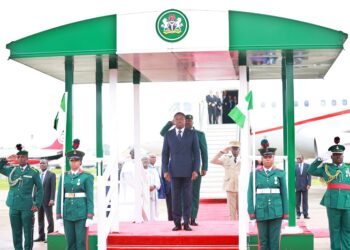 LE PRESIDENT FAURE GNASSINGBE  A ASSISTE A L’INVESTITURE SON HOMOLOGUE  AU NIGERIA