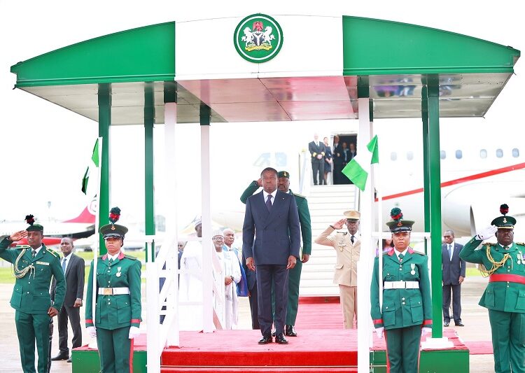 LE PRESIDENT FAURE GNASSINGBE A ASSISTE A L’INVESTITURE SON HOMOLOGUE AU NIGERIA